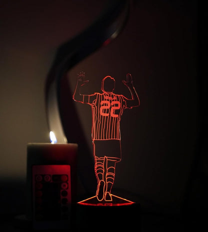 Football LED - Lampada 3D forma Kakà con 7 colori e 5 modalità e telecomando incluso