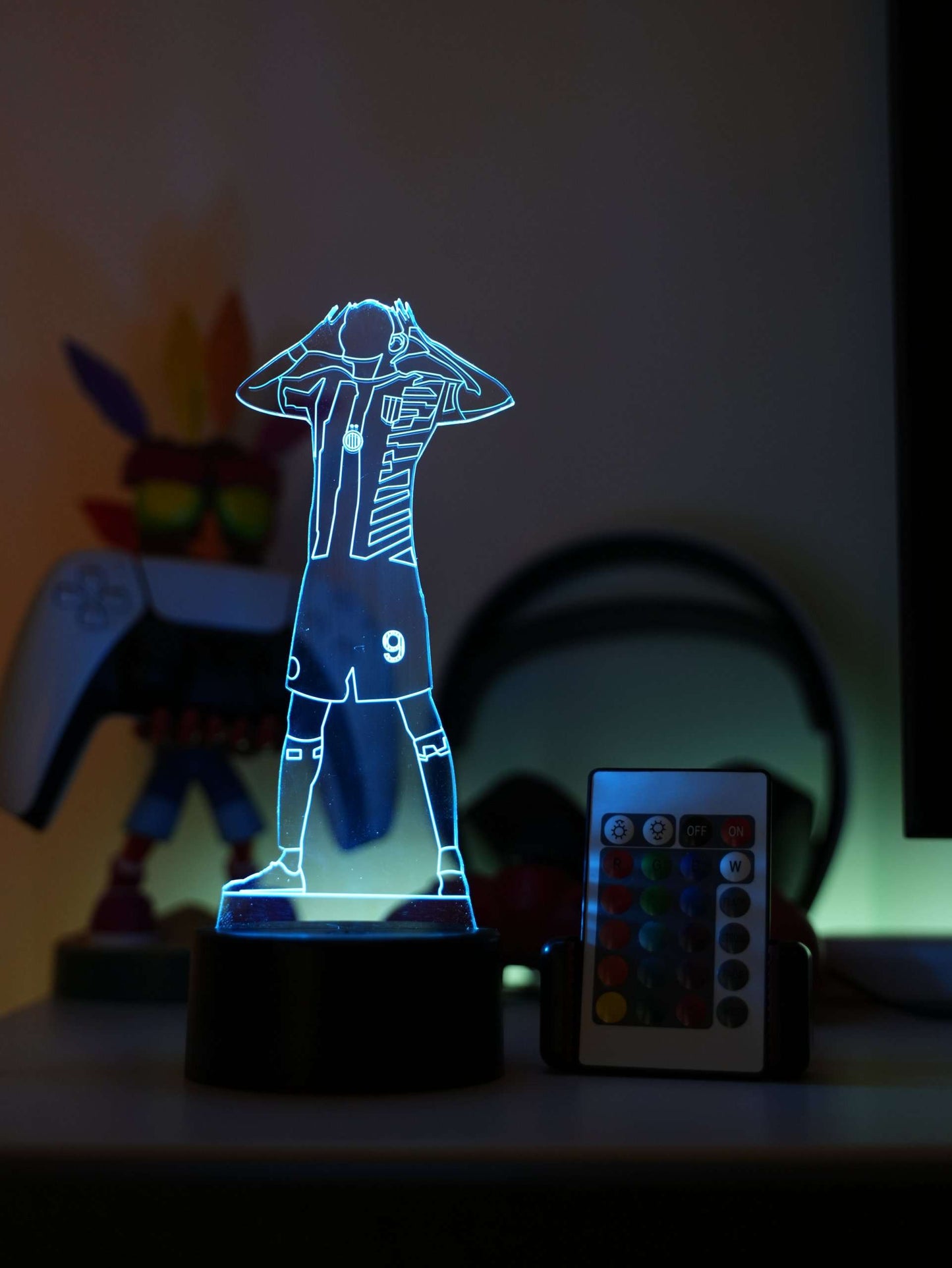 Football LED - Lampada 3D forma Marcus con 7 colori e 5 modalità e telecomando incluso