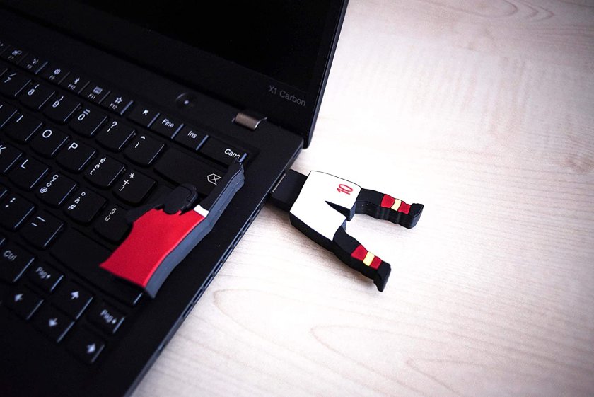 FOOTBALL USB Pendrive 3.0 da 64GB con forma Totti capitano maglia roma alta velocità superspeed